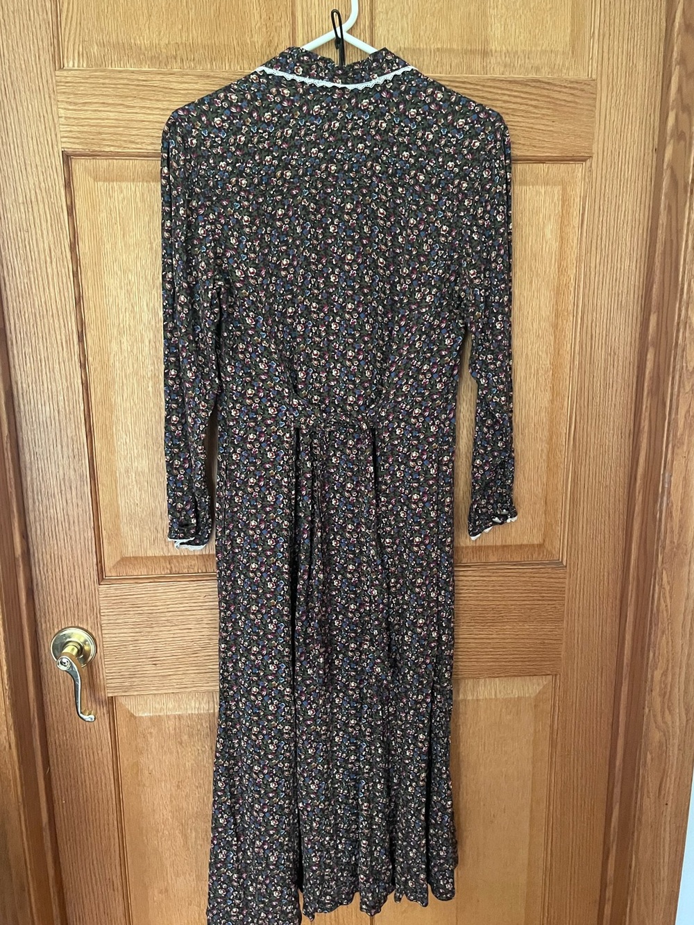 Liz Wear Vintage , prairie , Black Floral Button-Front Dress with Contrast Trim - Picture 6 of 6